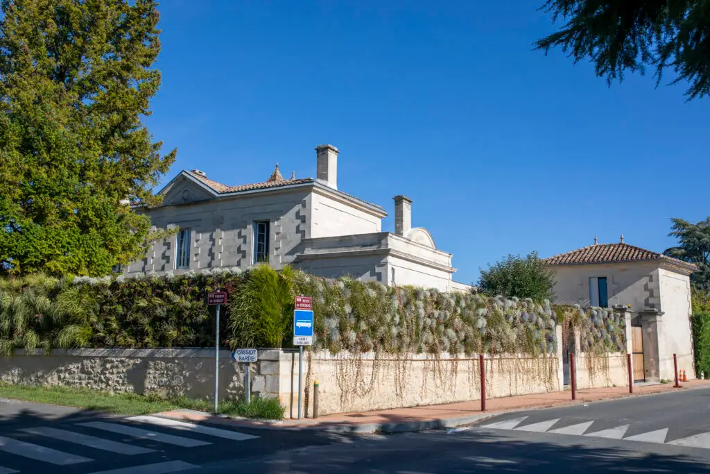 photo extérieur du jardin des gassiot maison d'hôte éco responsable